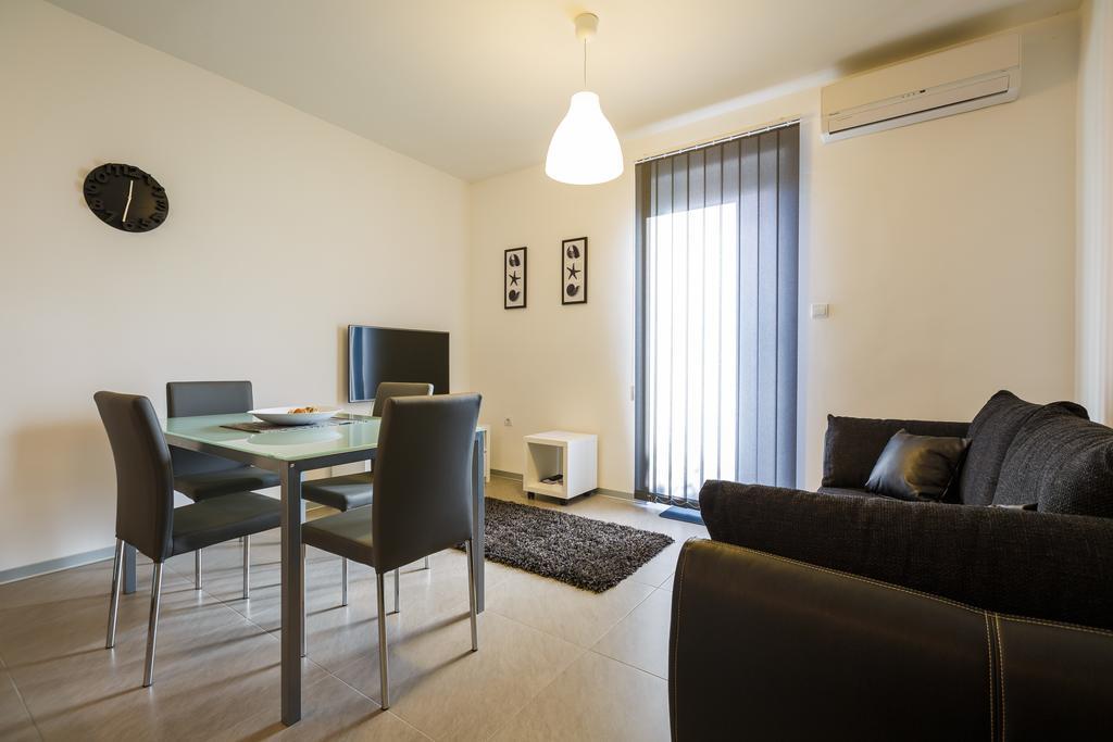 Ivni Apartmani Novigrad  Room photo